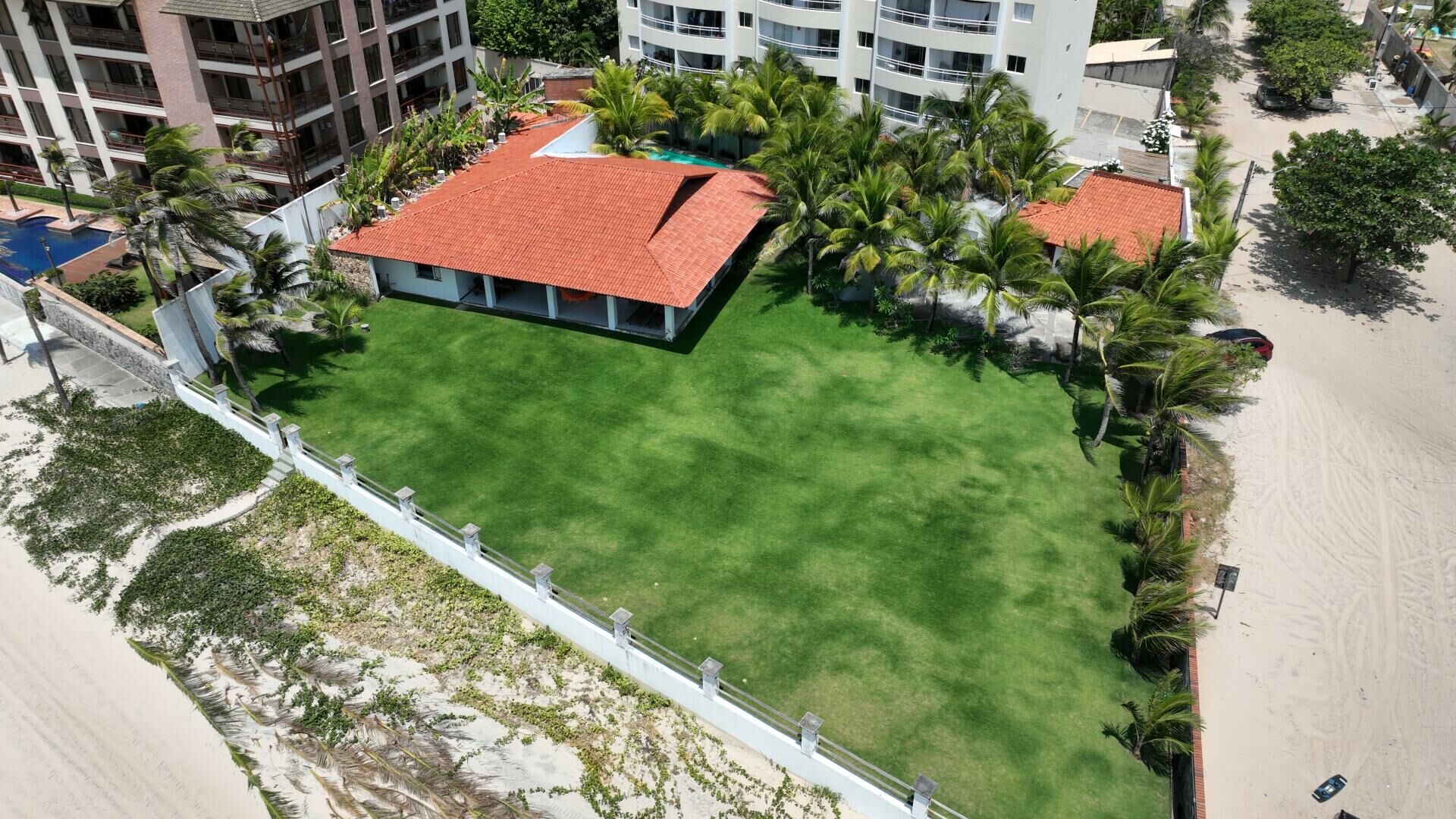 Imagem de Casa no Cumbuco frente mar em grande terreno pé na areia